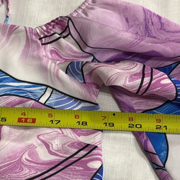 (A5) GUESS BY MARCIANO FLORAL FLOWY BLOUSE
WITH OPEN SHOULDERS
SIZE M, satin - Picture 6 of 16